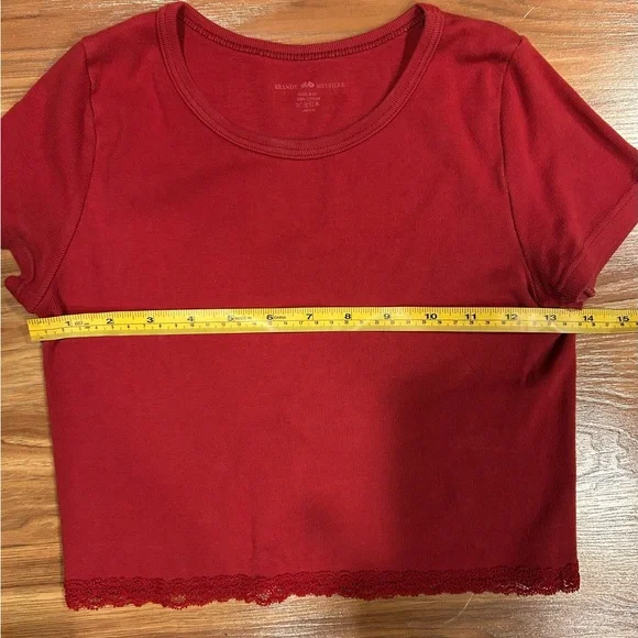 Brandy Melville Tee Bundle of TWO tops - Lettuce Edge Tee & Tee with Lace Trim - Picture 8 of 9